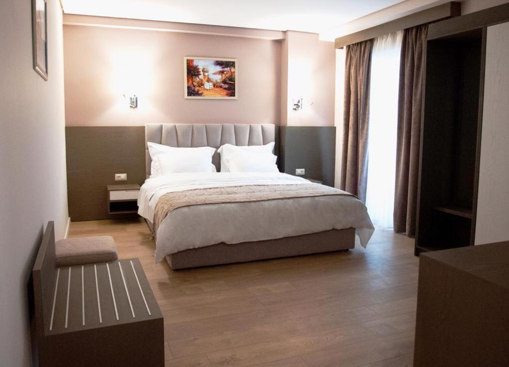 Agsel Hotel & Spa ティラナ エクステリア 写真